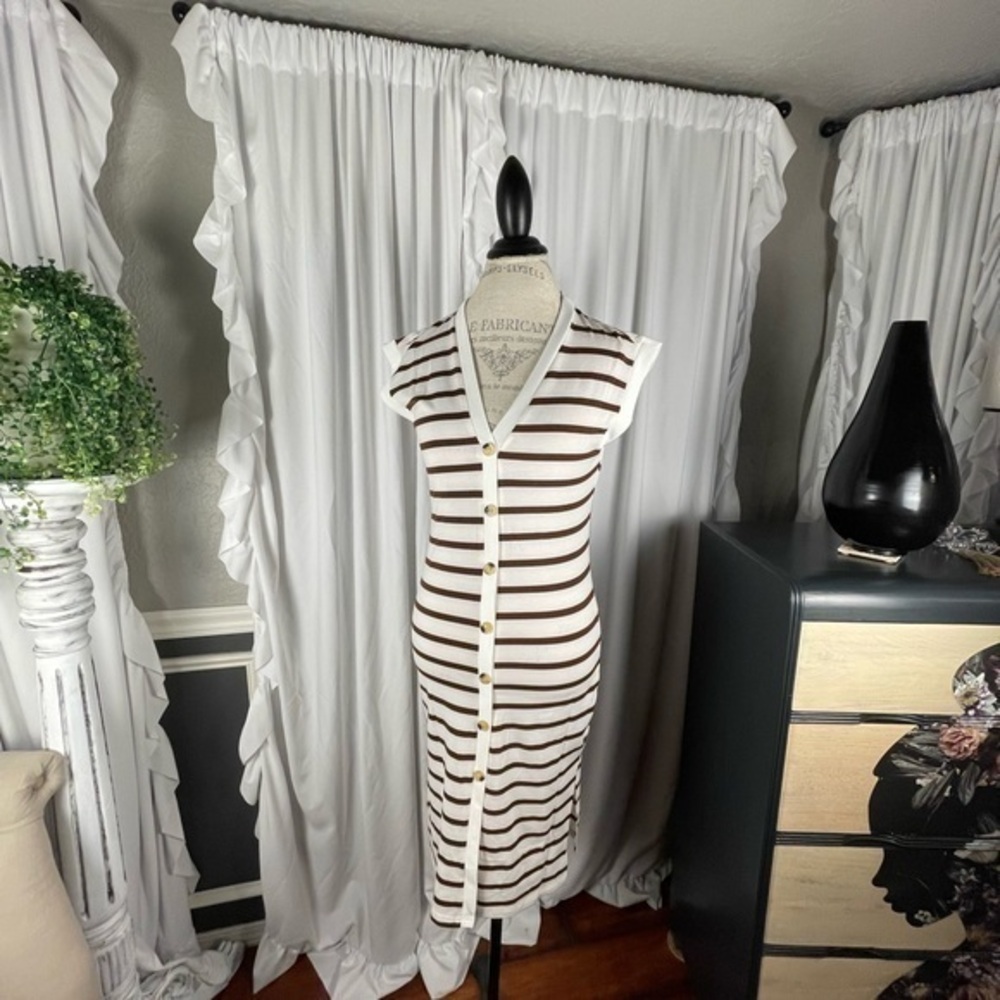 Long Brown And White Sleeveless Button Down Cardigan Size Small NWT